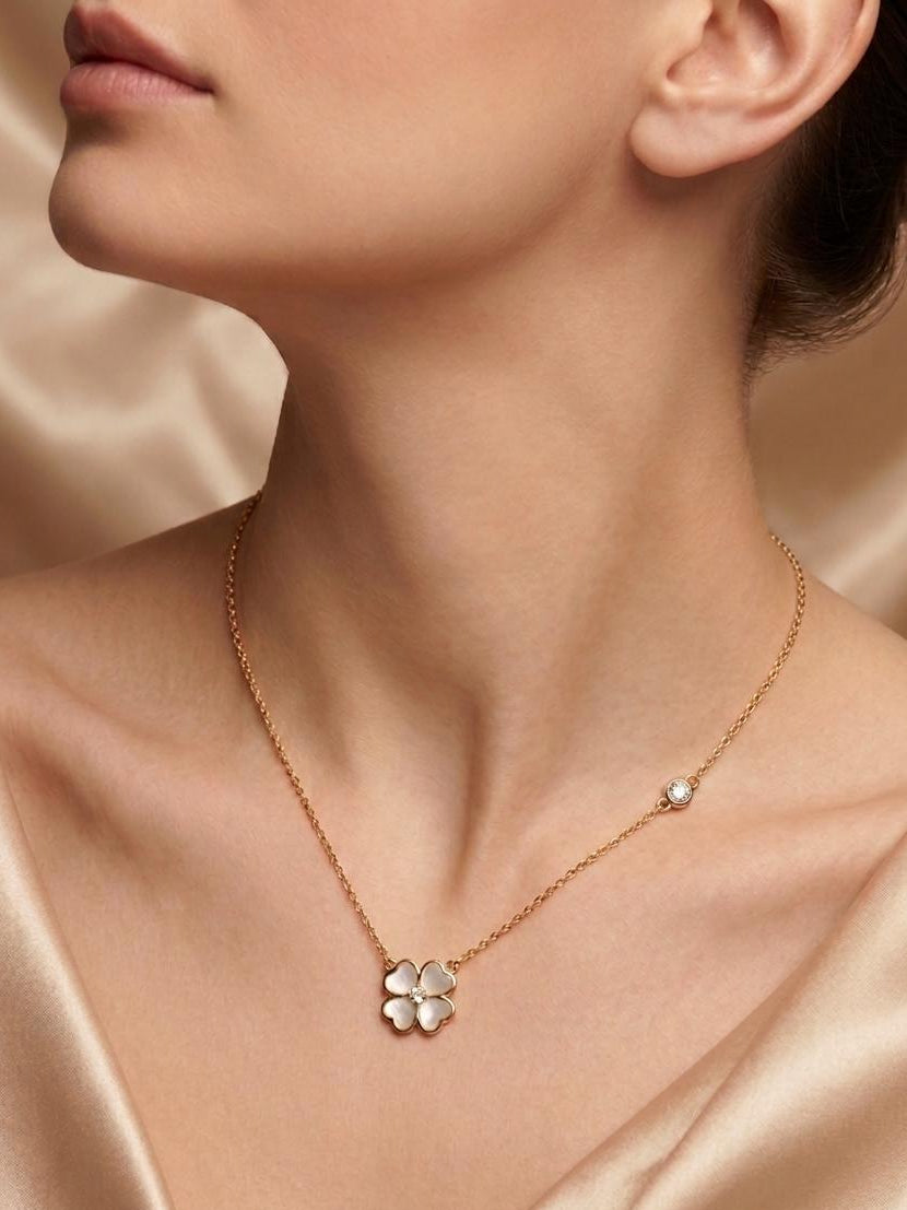 Flower of Pearl Short Necklace