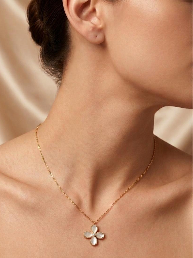 Bloom Short Necklace - Pearl