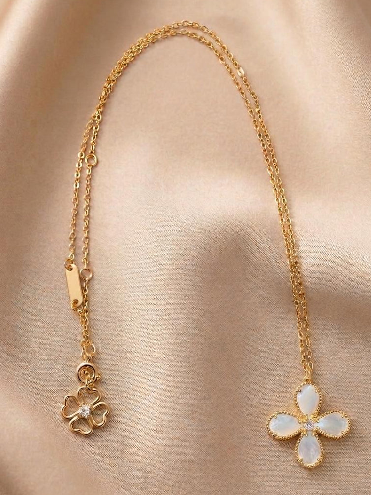 Bloom Short Necklace - Pearl