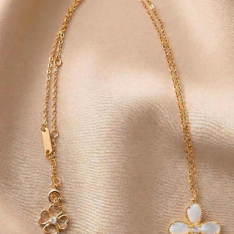 Bloom Short Necklace - Pearl