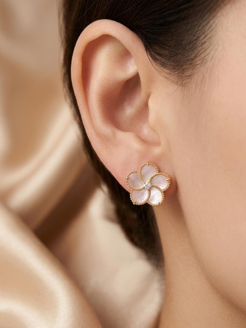 Flora - Pearl Earrings
