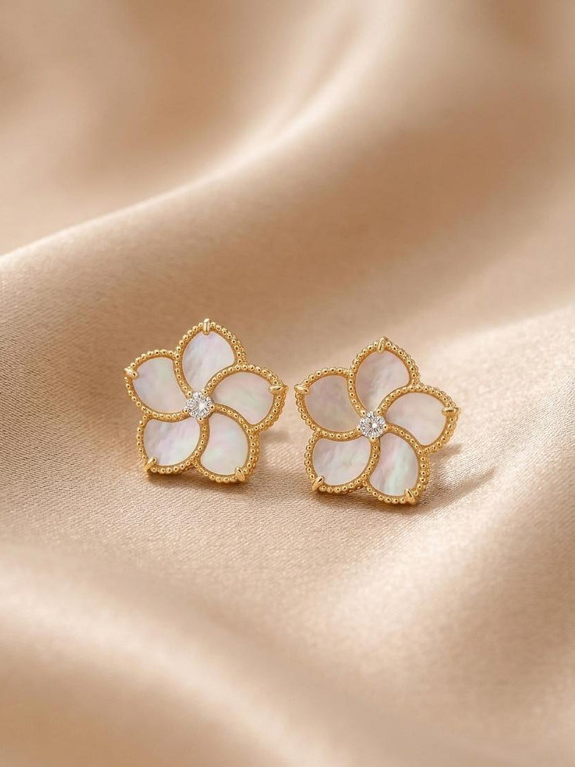 Flora - Pearl Earrings