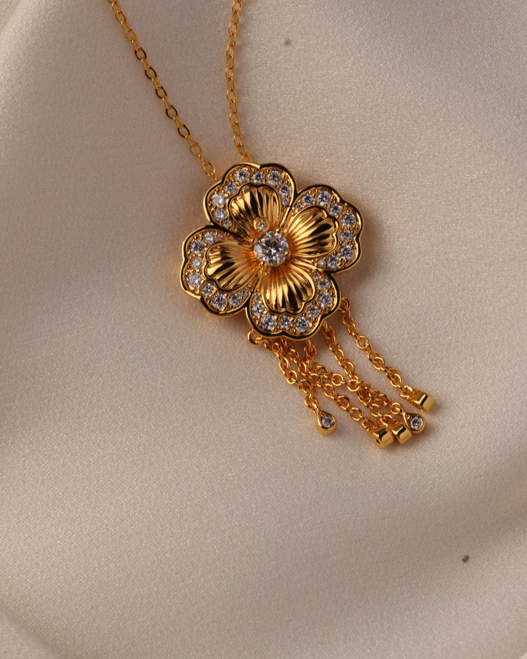 Golden Flora Short necklace