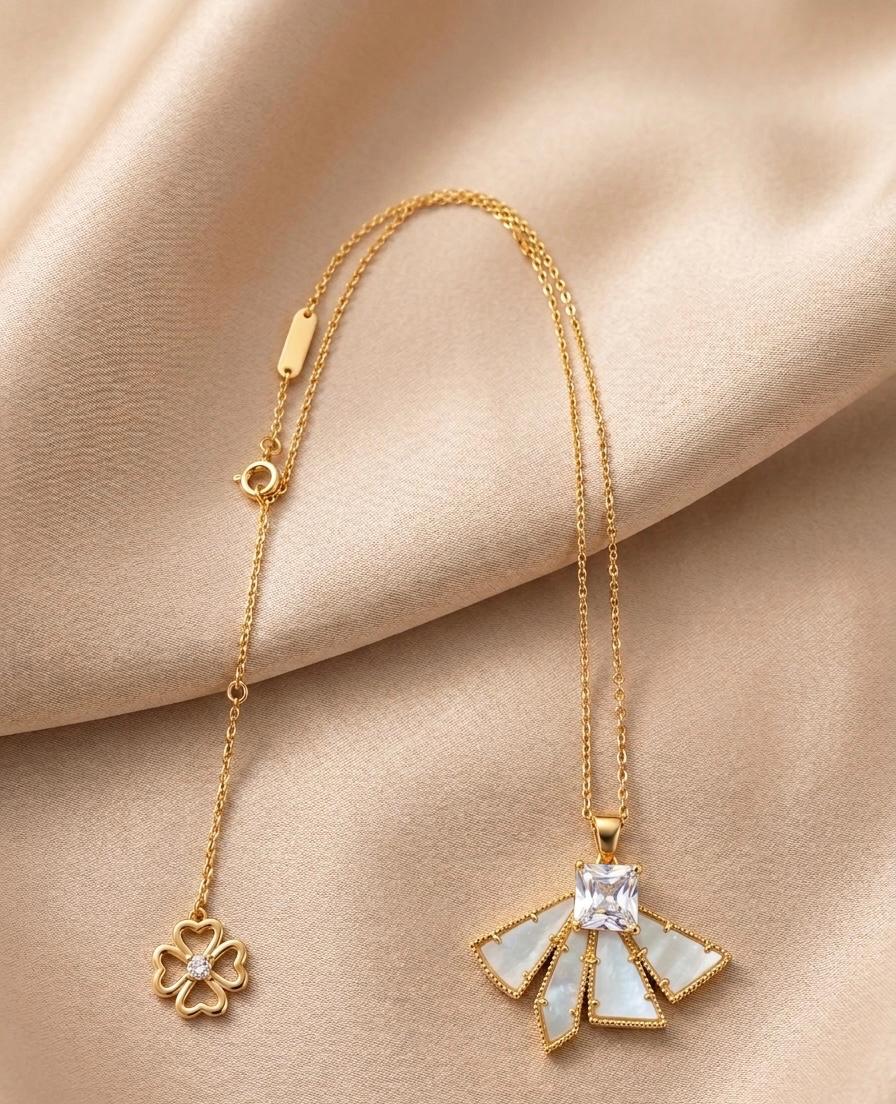 Pierre de lune - Short Necklace