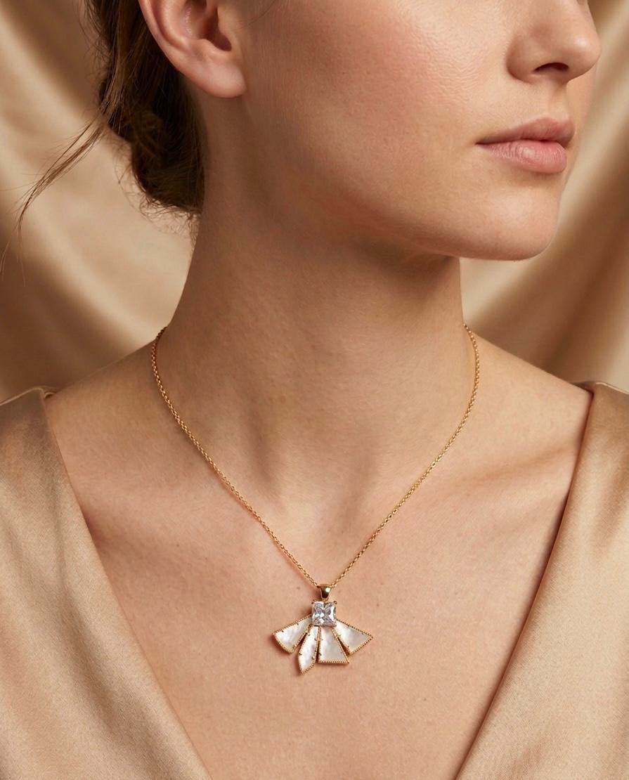 Pierre de lune - Short Necklace