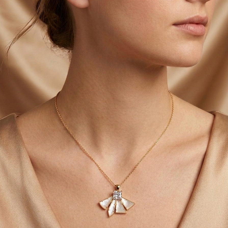 Pierre de lune - Short Necklace