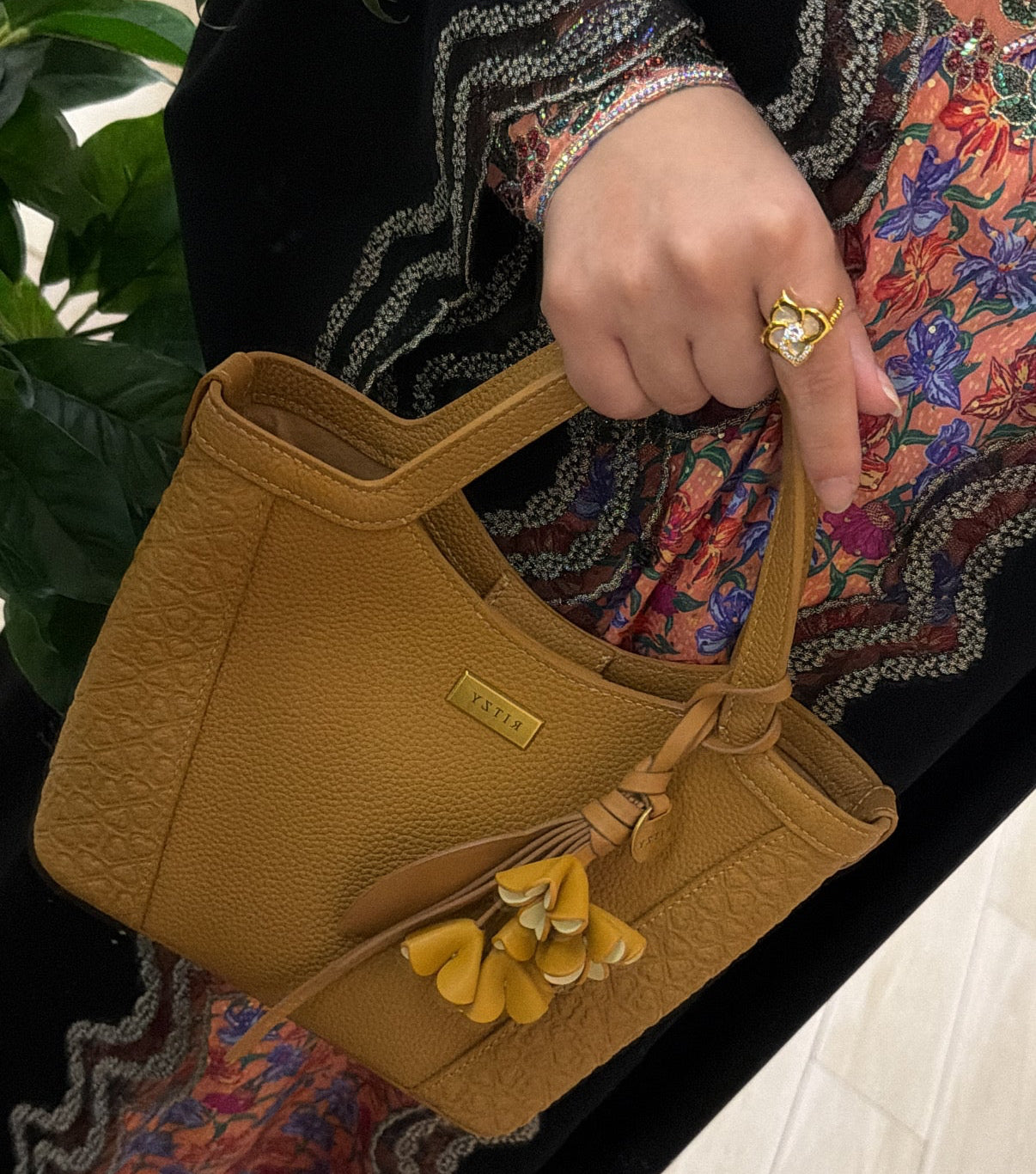 Ritzy Small Tote Bag - Camel