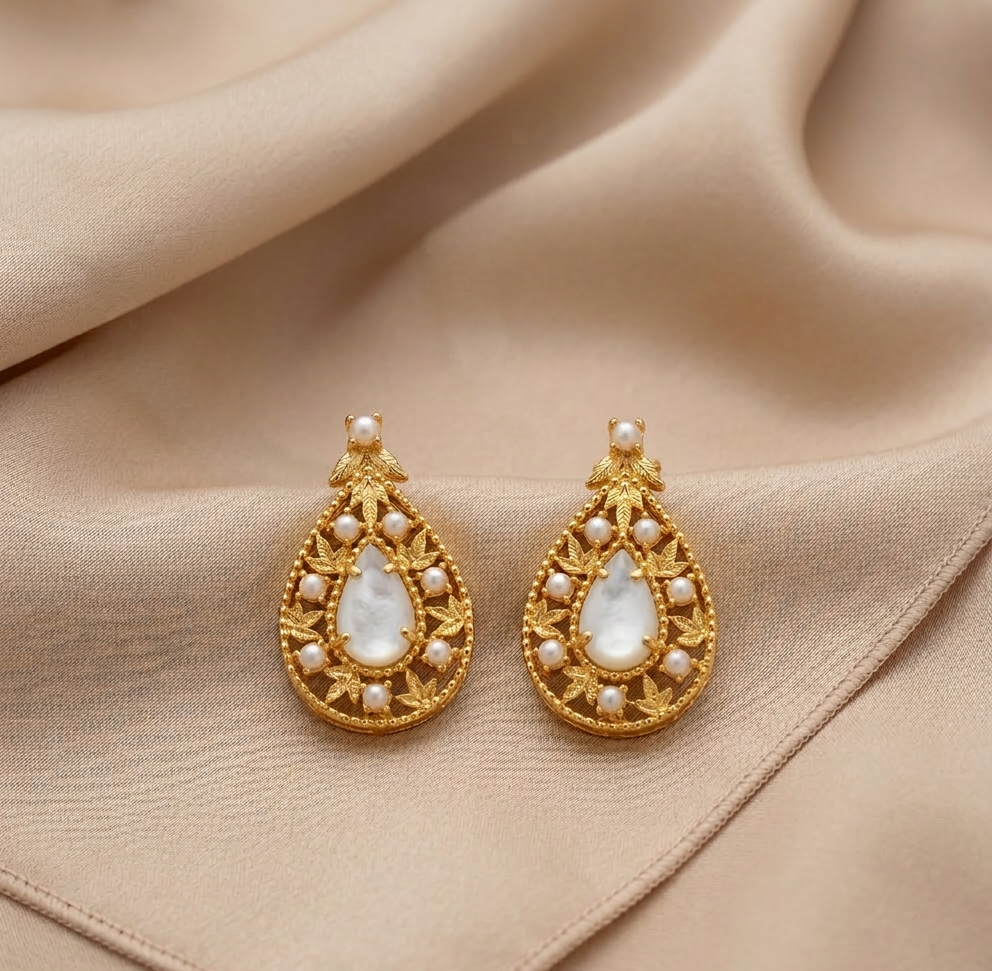 Dana Pearl Earrings