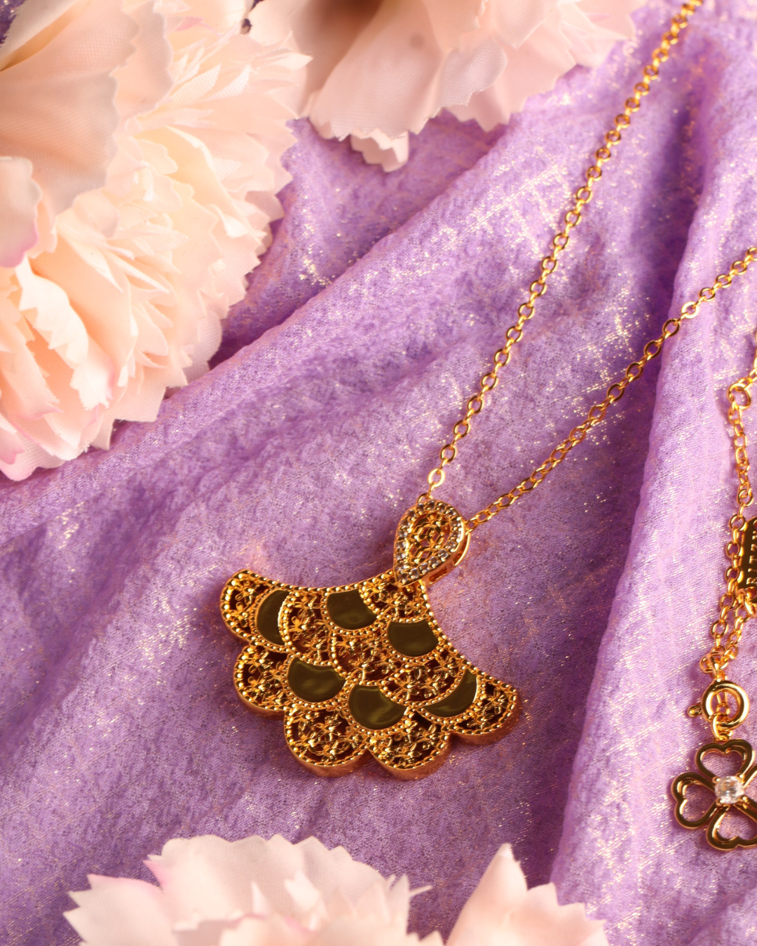 Golden Dana Necklace and Earrings Set