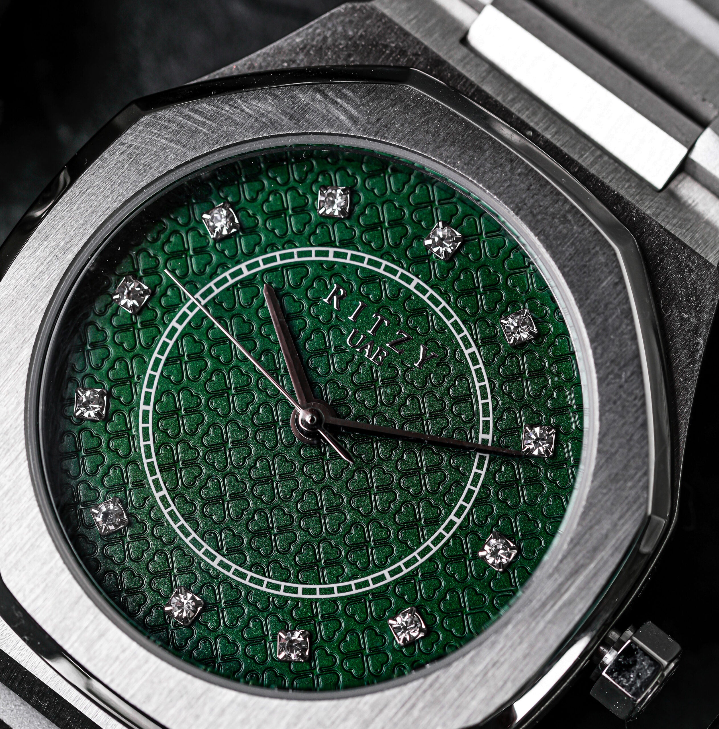 A2A60EB3-B9C5-4FDC-B85D-1493579D43DE