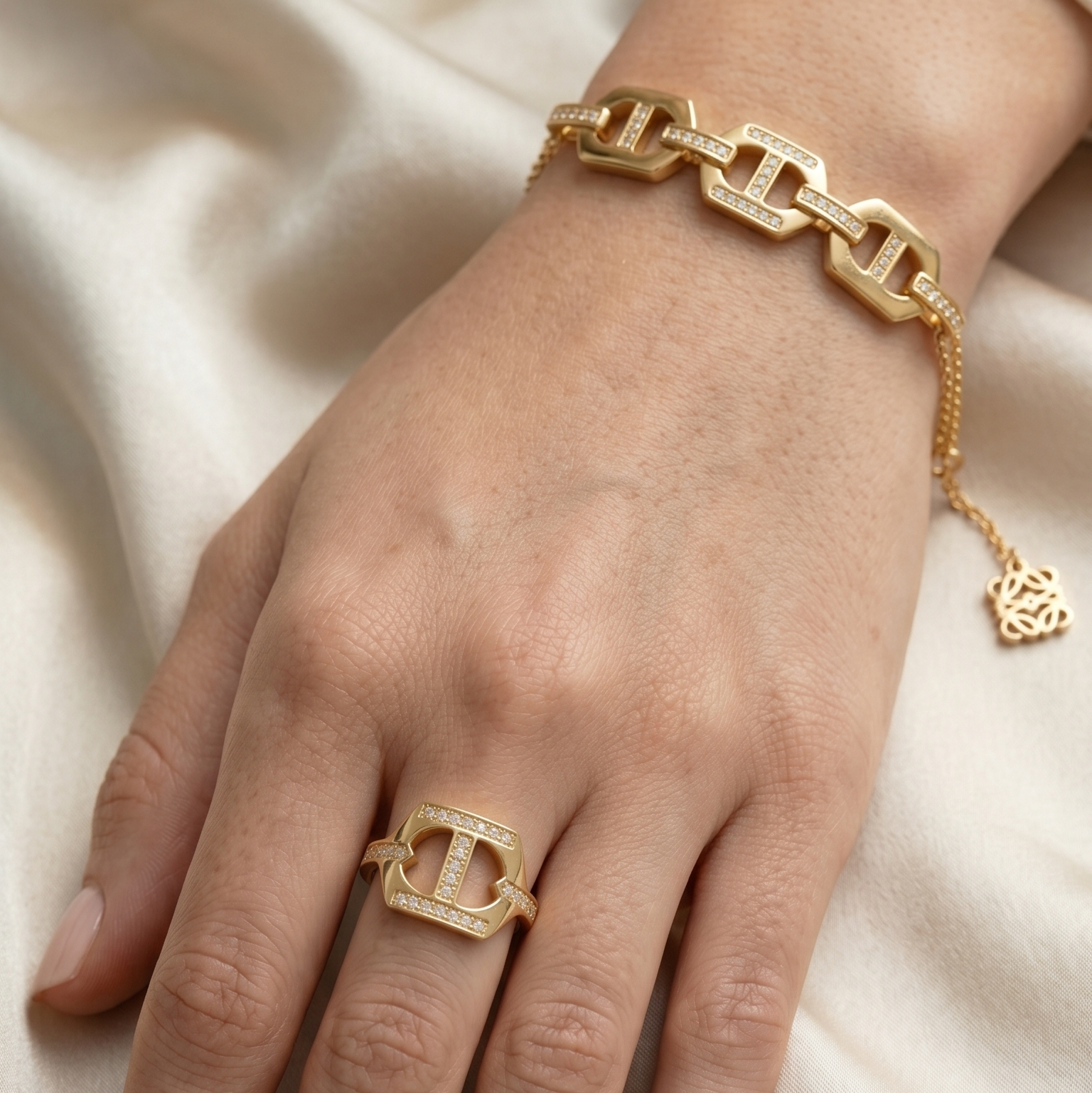 Golden Links - 4 Links Bracelet
