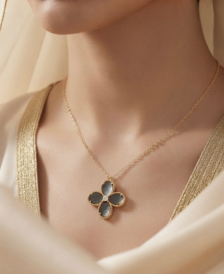 Bloom Classic Short Necklace - Black Mother of Pearls