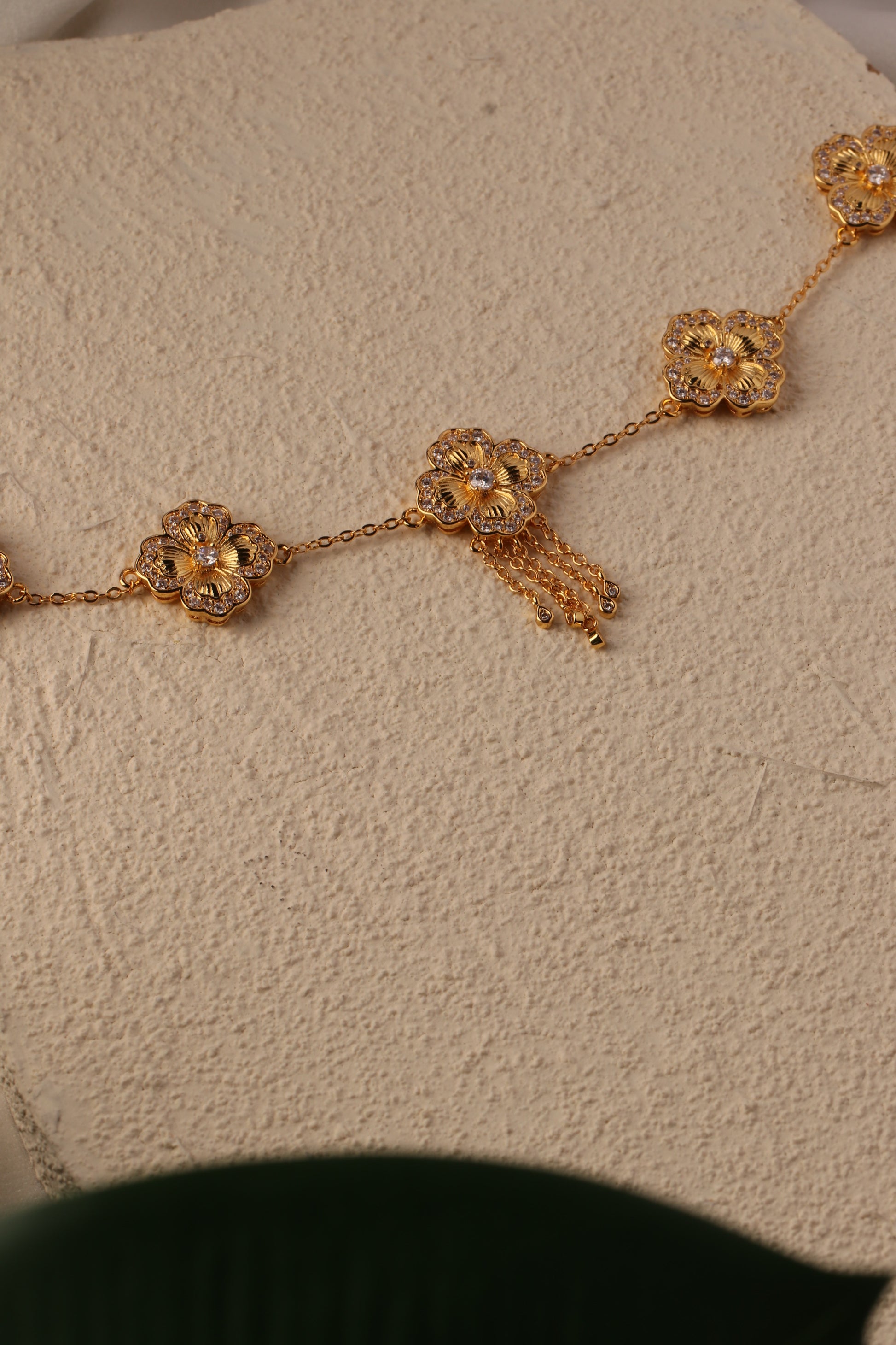 Golden Flora - 5 flowers  necklace
