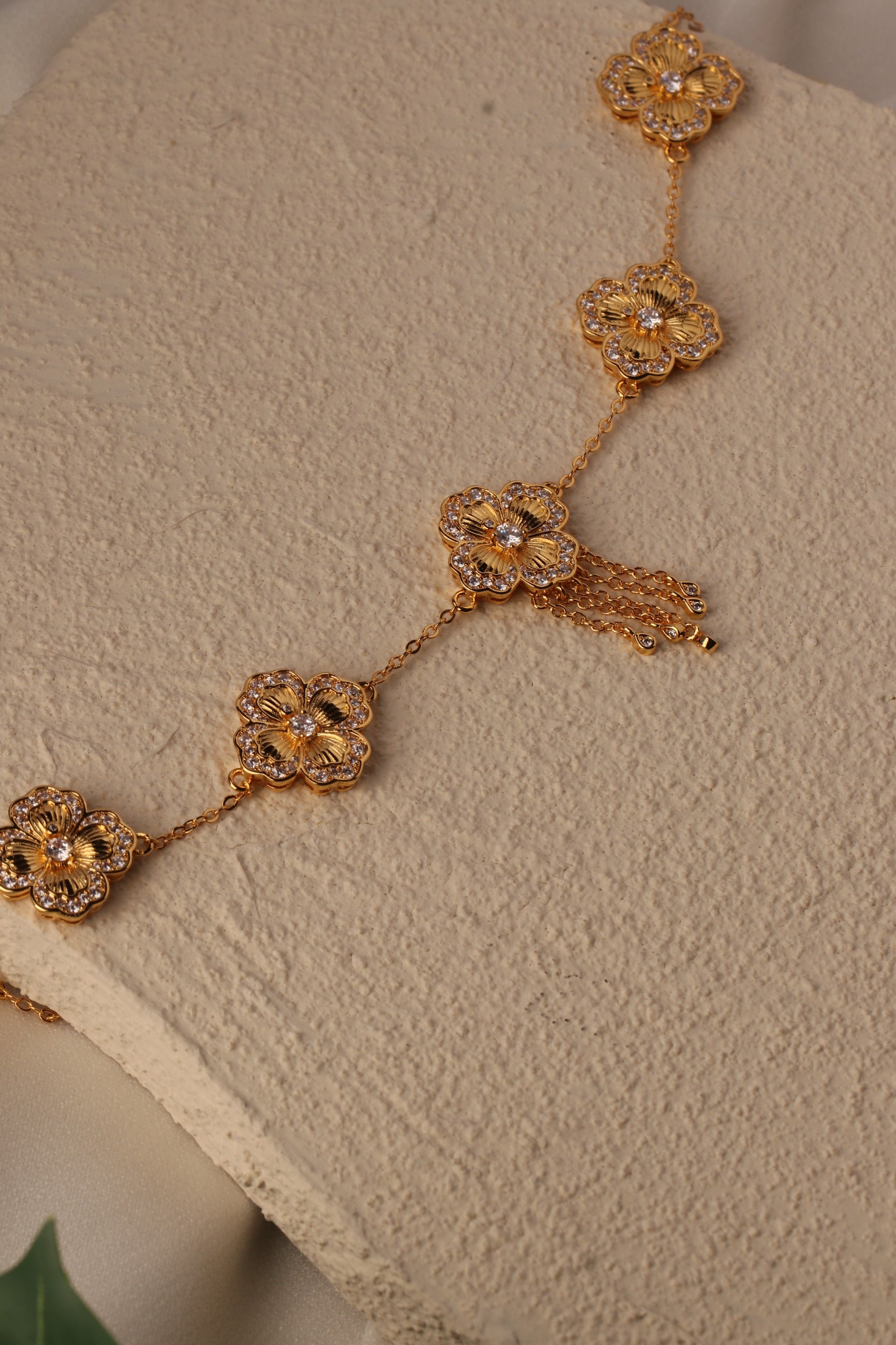 Golden Flora - 5 flowers  necklace