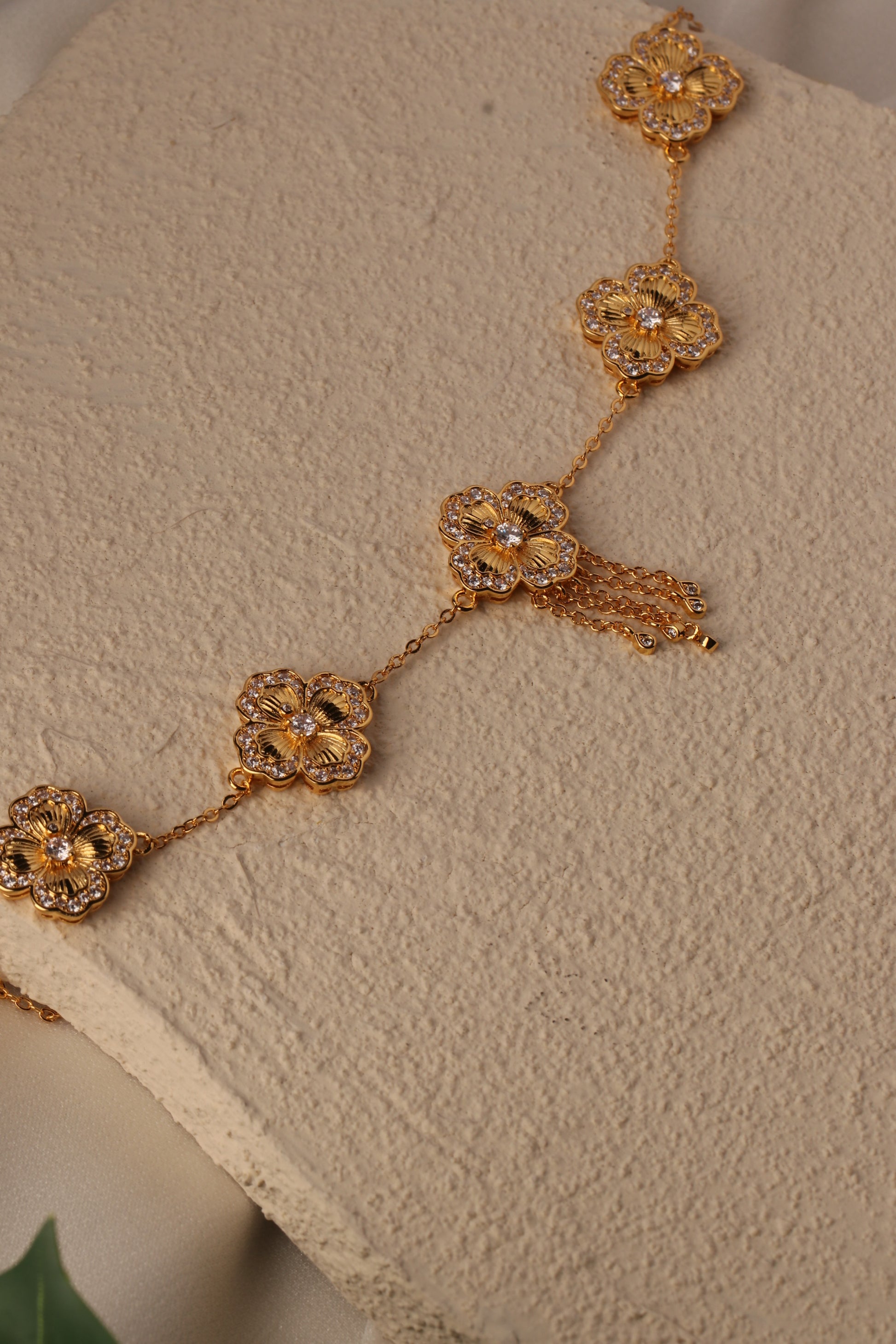 Golden Flora - 5 flowers  necklace