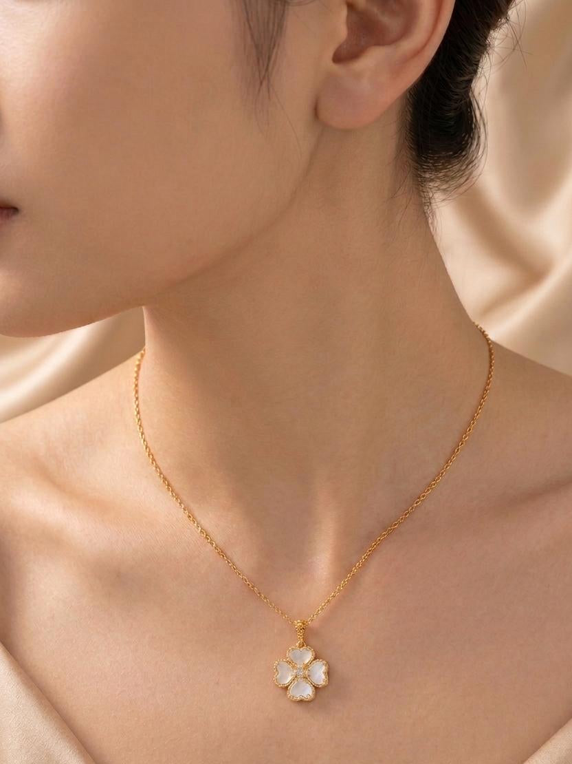 Signature Short Necklace - Pearl