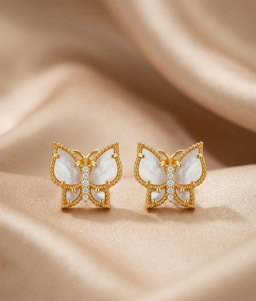 Julia Earrings - Pearl