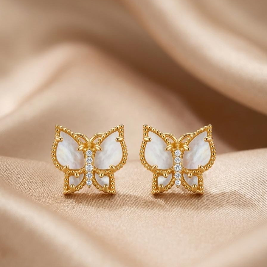 Julia Earrings - Pearl