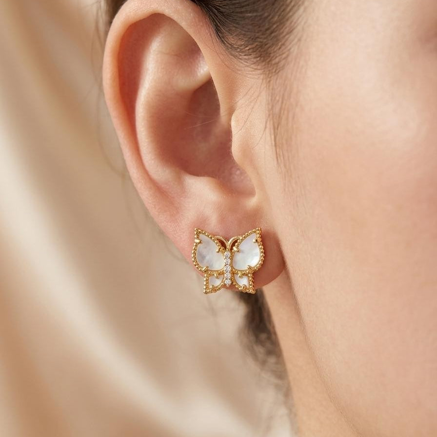 Julia Earrings - Pearl