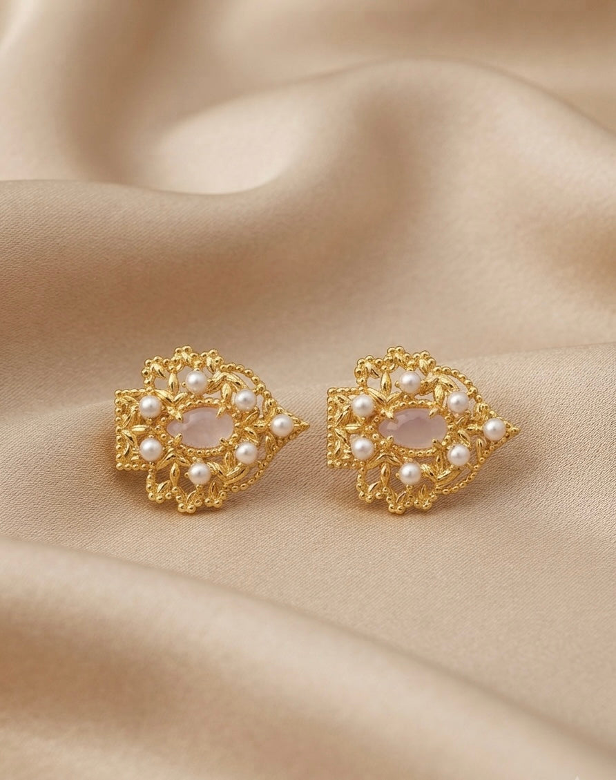 Dana Al Dora pearl earrings by Ritzy