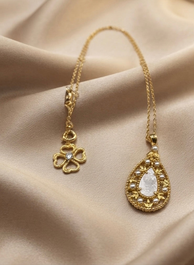 Dana pearl short necklace by Ritzy