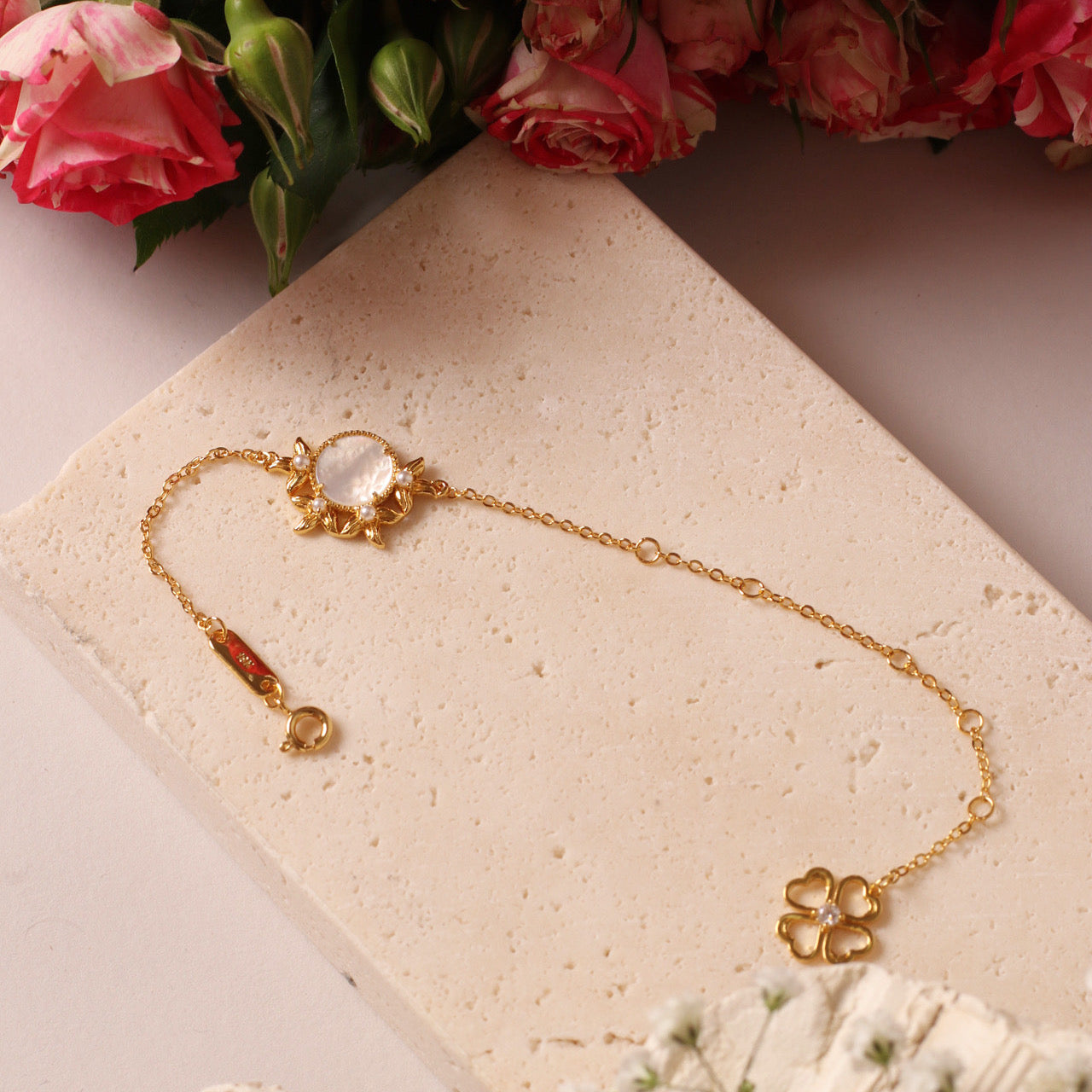 Fleur de lune pearl bracelet, 18K gold plated