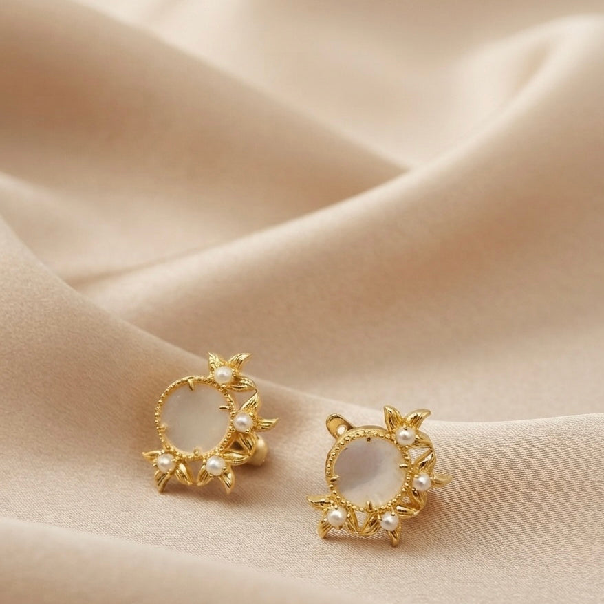 Fleur de lune pearl earrings by Ritzy