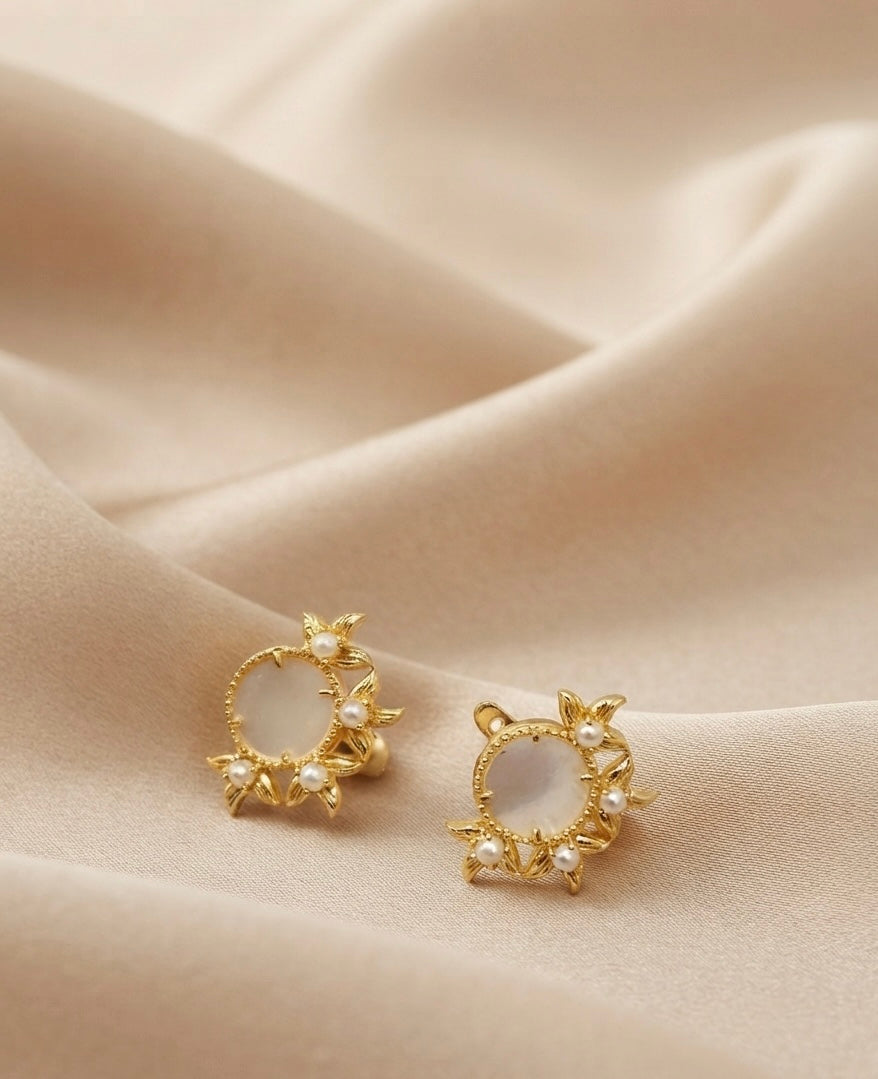 Fleur de lune pearl earrings by Ritzy