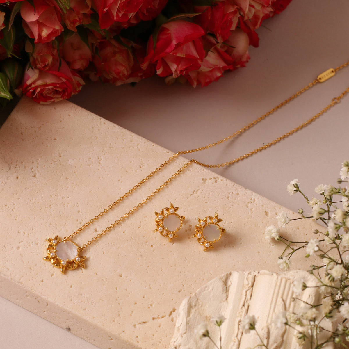 Fleur de lune pearl necklace and earrings set, 18K gold plated — view 2