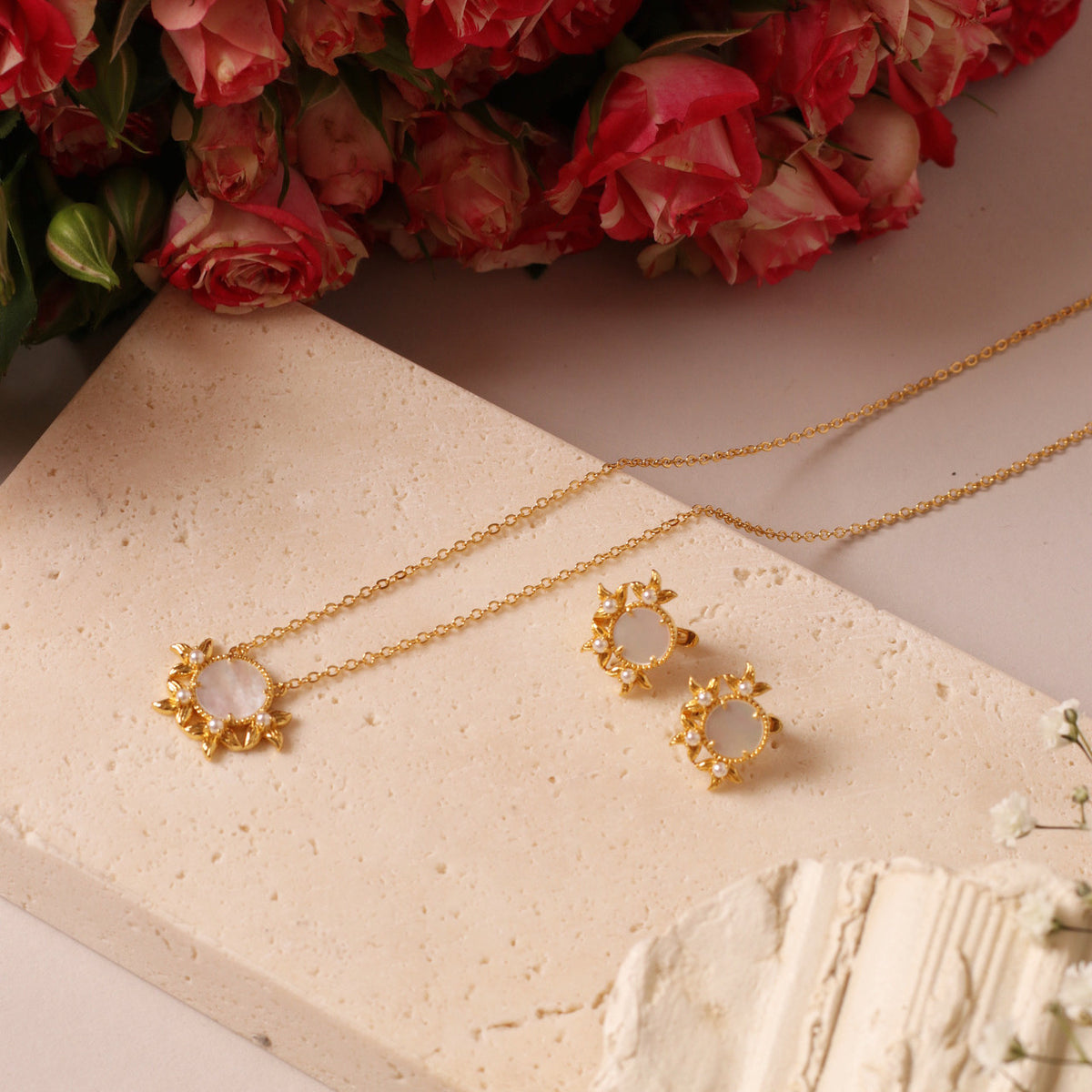 Fleur de lune pearl necklace and earrings set, 18K gold plated — view 3