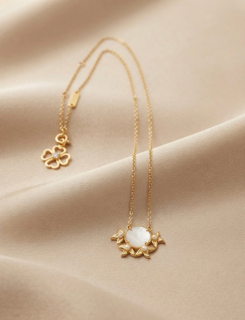 Fleur de lune pearl short necklace by Ritzy