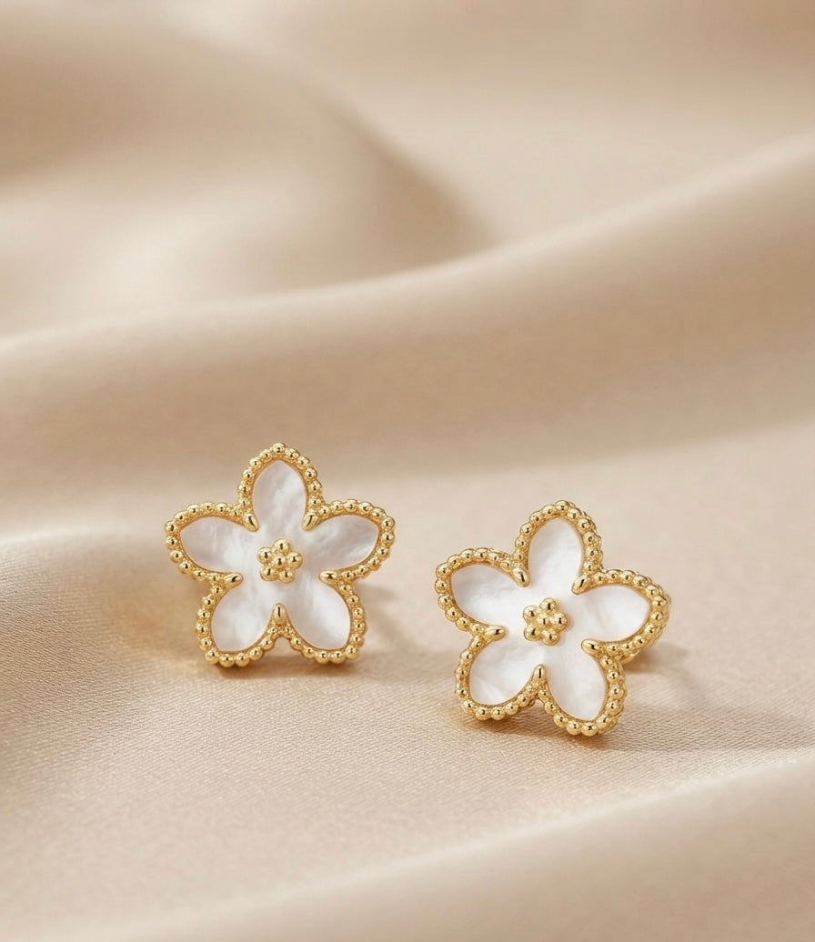 Glory pearl earrings by Ritzy
