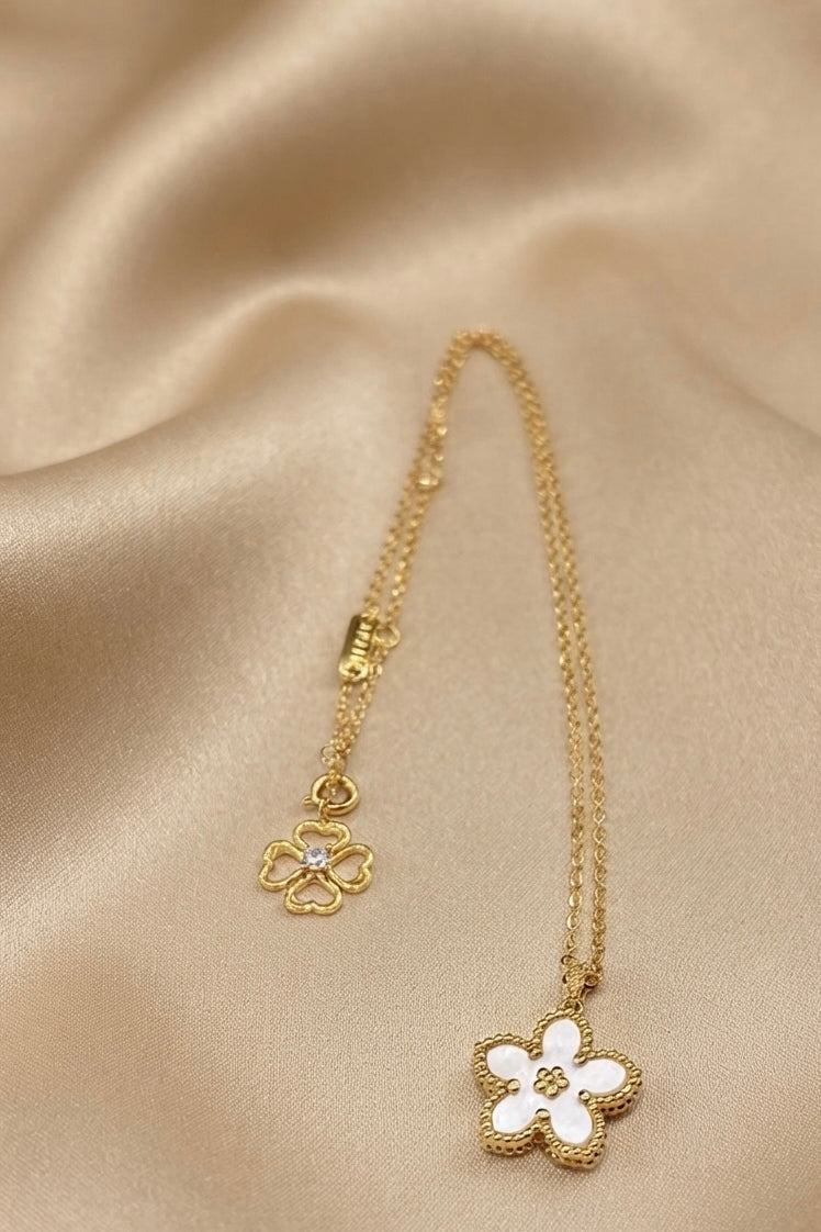 Glory pearl short necklace by Ritzy