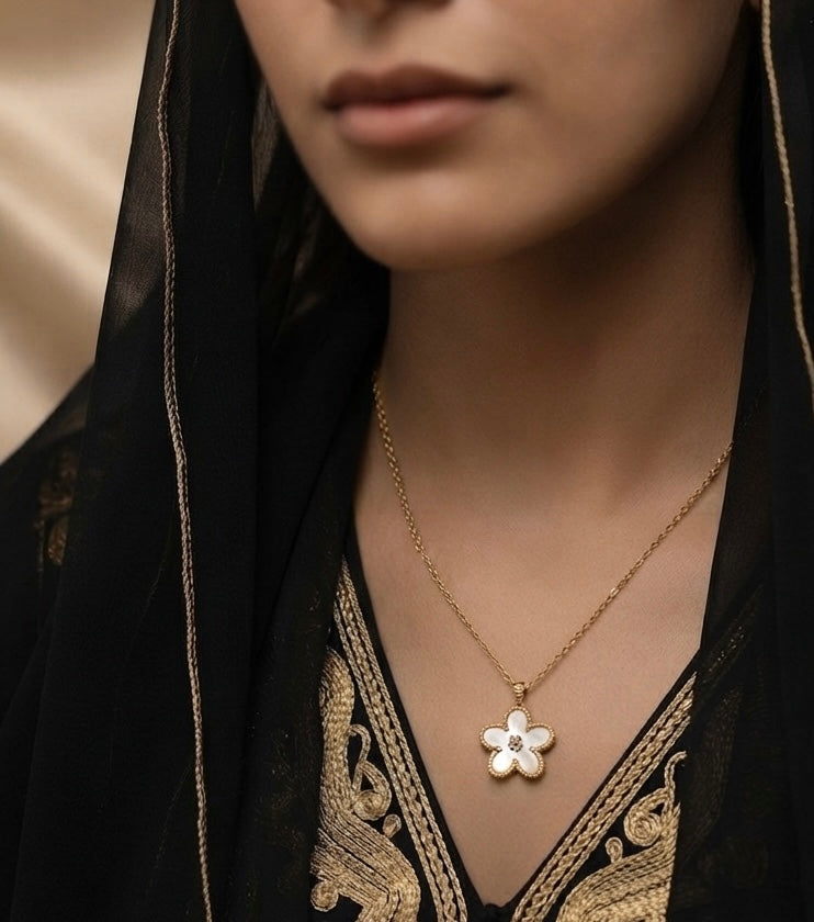 Glory pearl short necklace by Ritzy — view 2