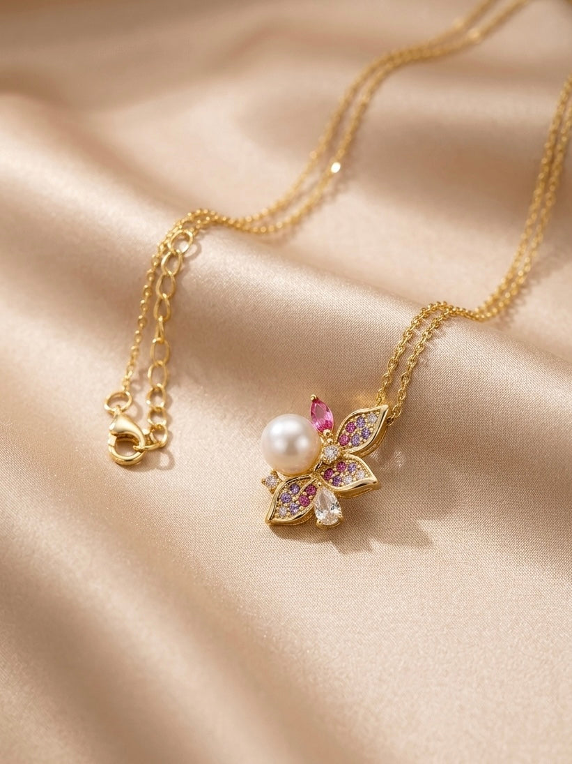 Glowing Flower necklace by Ritzy