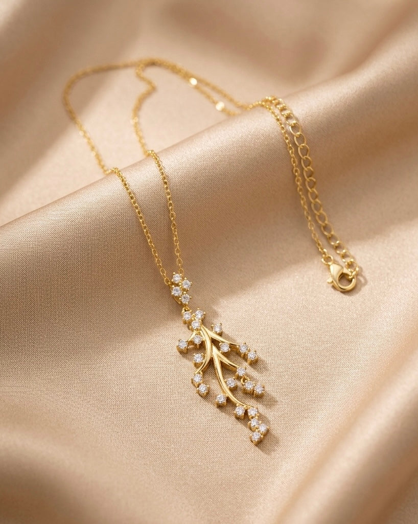 Glowing Snow necklace by Ritzy