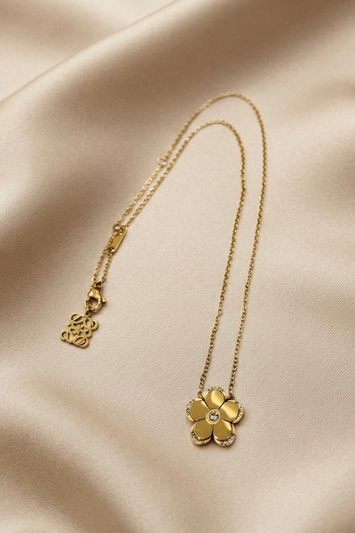 Lora short necklace by Ritzy