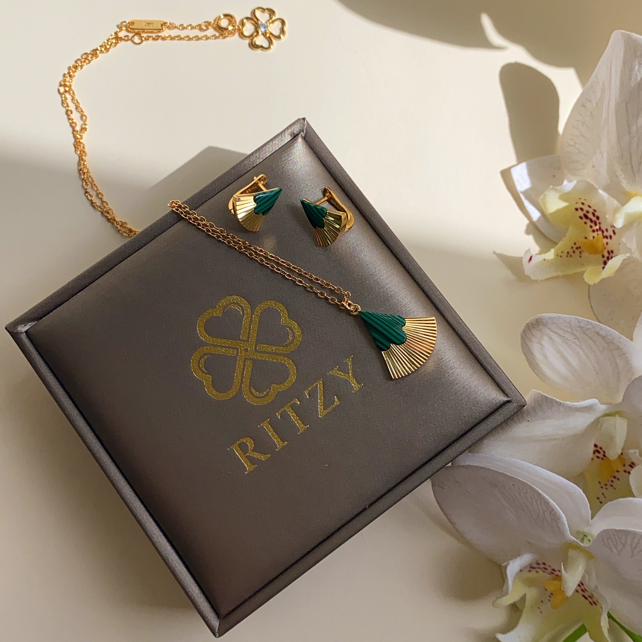 Love Spirit malachite necklace and earrings set — view 2