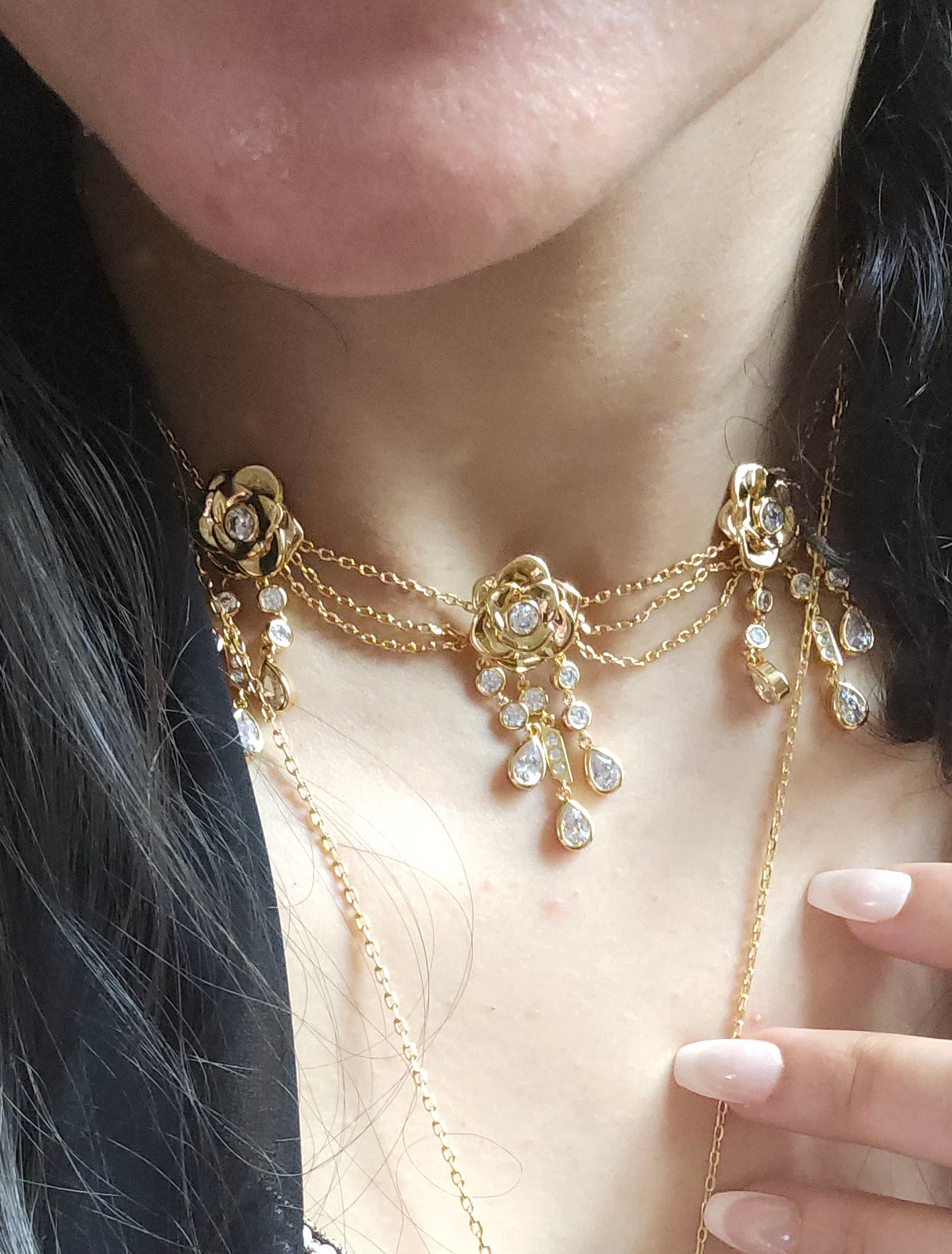 Ward 5 Roses Choker