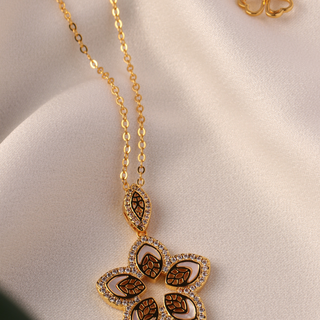 Pearl Doré  Short Necklace