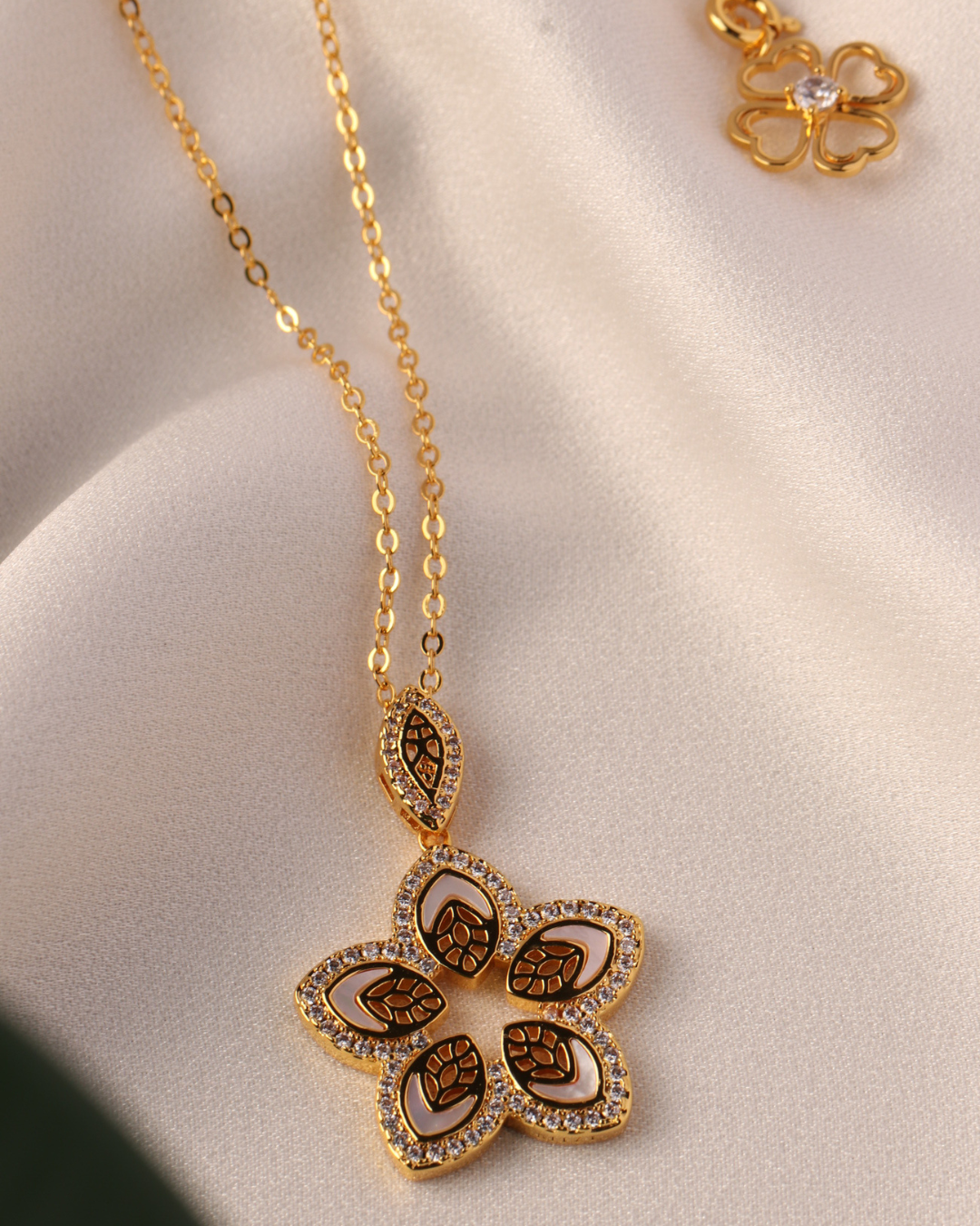 Pearl Doré  Short Necklace