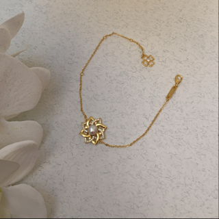 The Dream mother of pearl bracelet, 18K gold plated