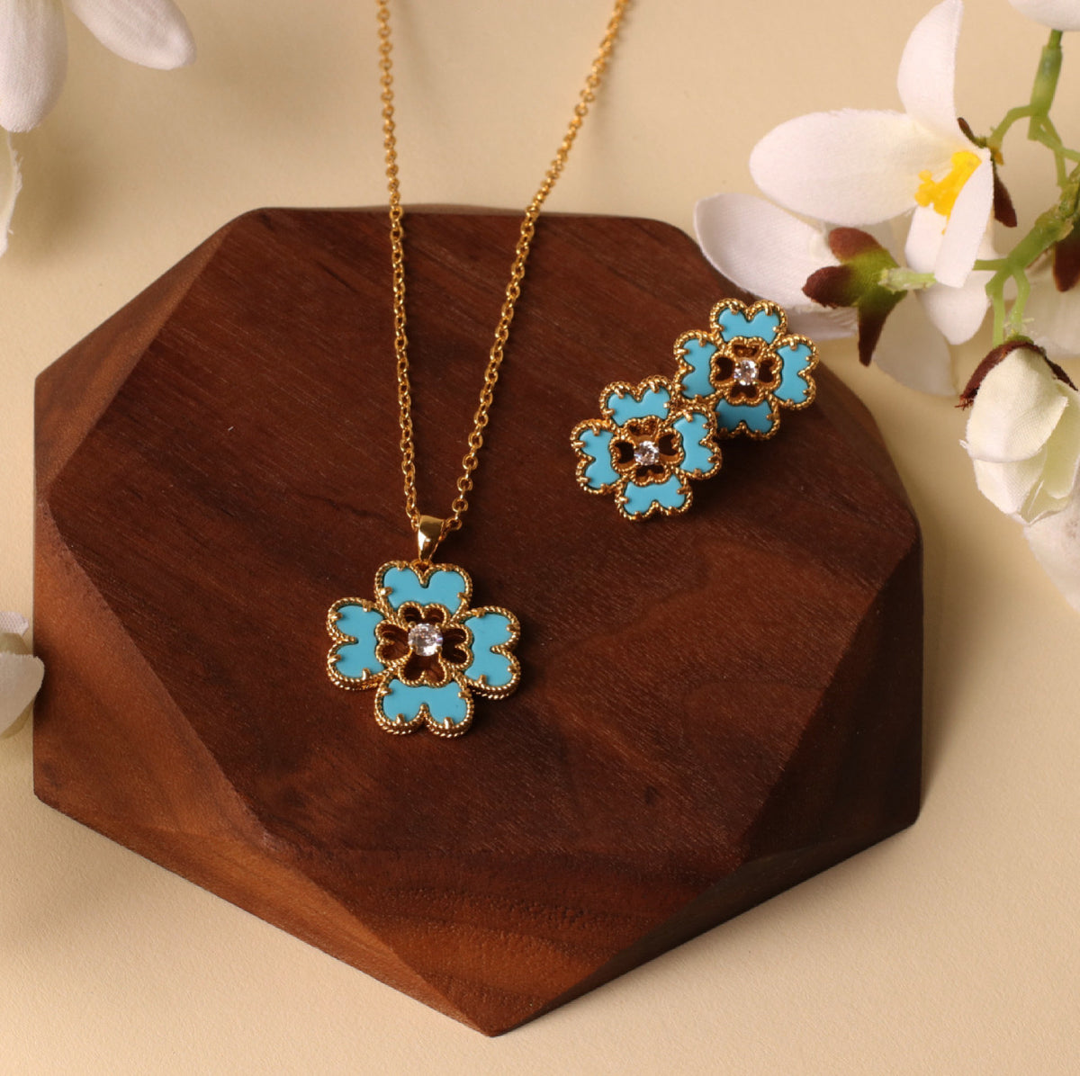 The Love Flower turquoise necklace and earrings set, 18K gold plated — view 3