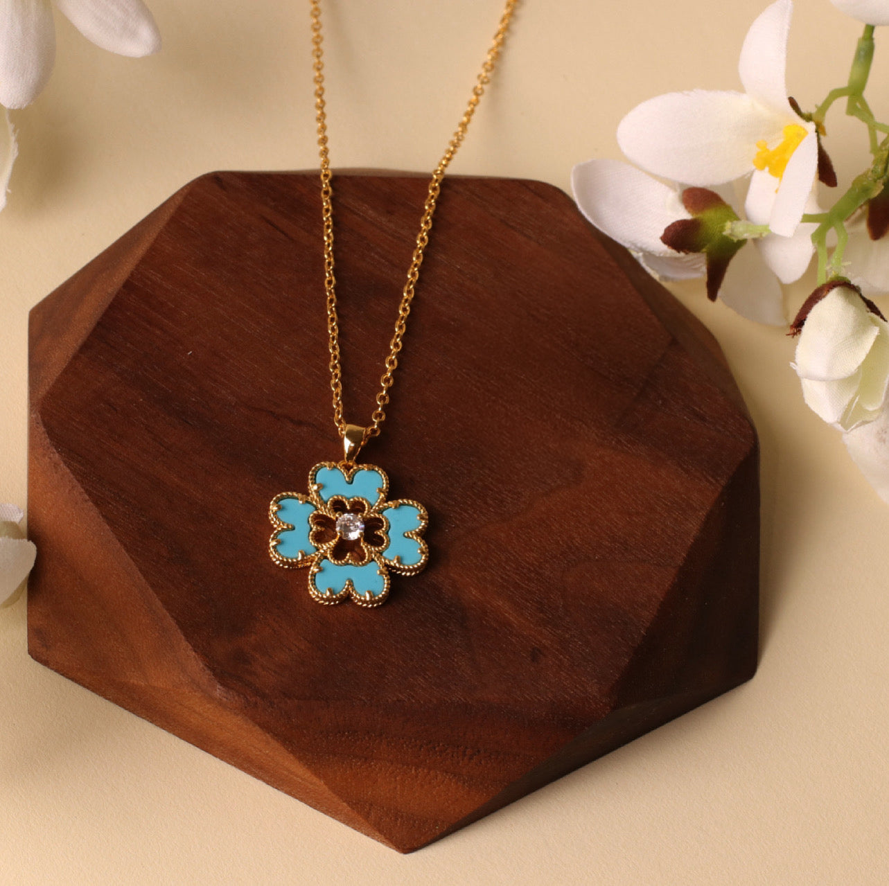 The Love Flower Necklace - Turquoise