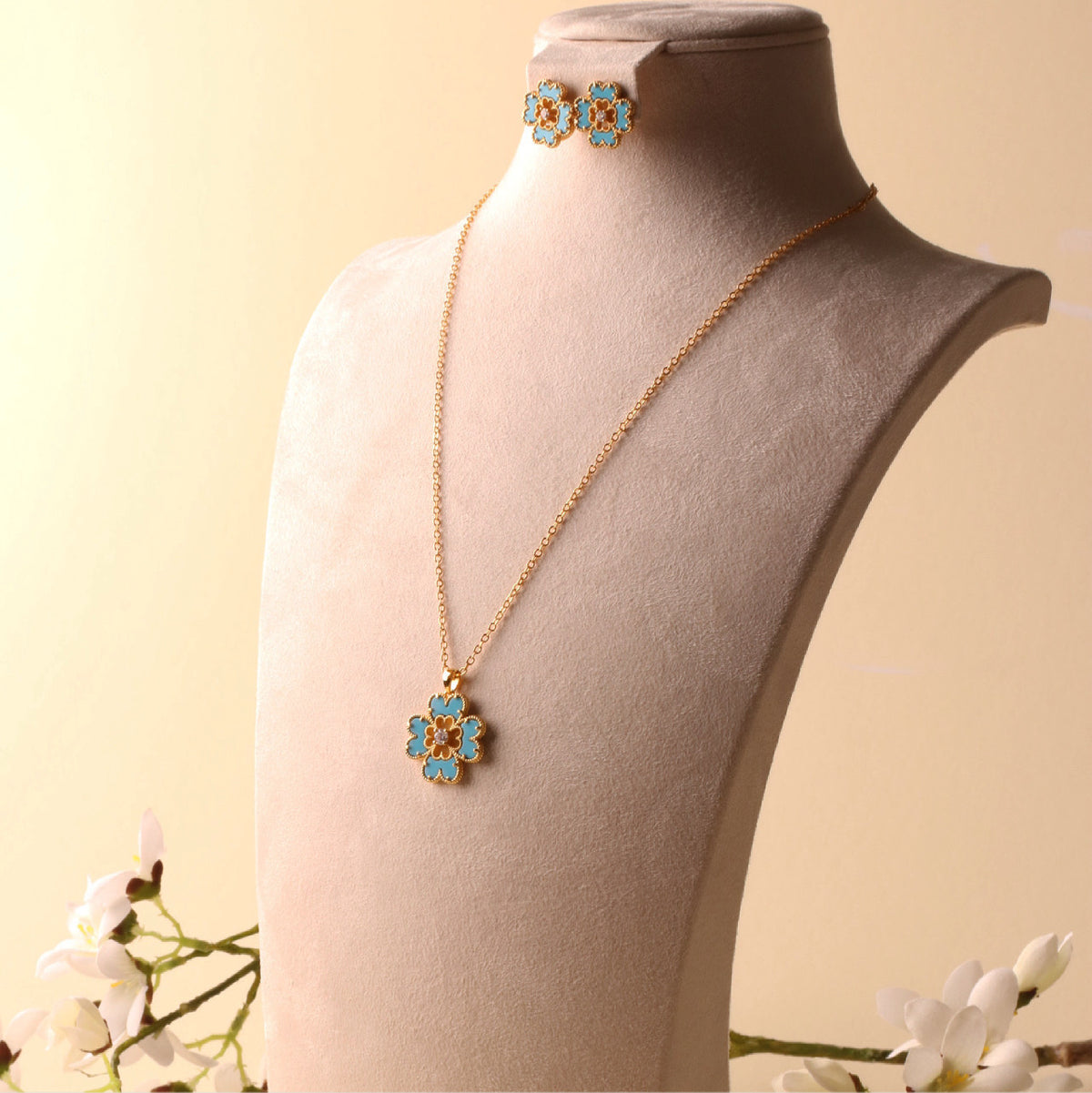 The Love Flower turquoise necklace and earrings set, 18K gold plated — view 4