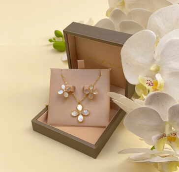 BLOOM - PEARL SET OF NECKLACE AND EARRINGS
