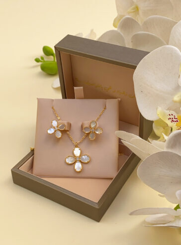 BLOOM - PEARL SET OF NECKLACE AND EARRINGS
