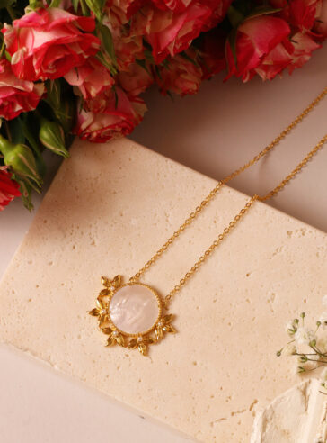 Fleur de lune - Pearl long necklace