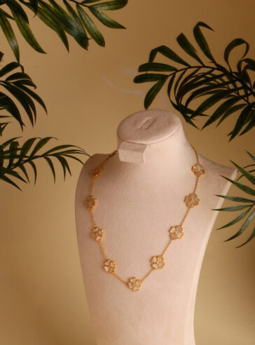 Ritzy signature -10 Flowers necklace - Pearl