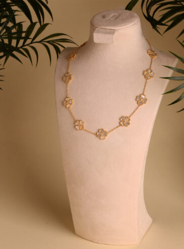 Ritzy signature -10 Flowers necklace - Pearl